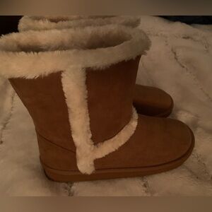 Women's Tan Shearling Boots